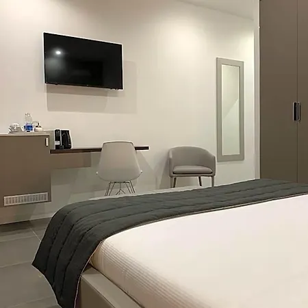 Bossi Aparthotel 4*